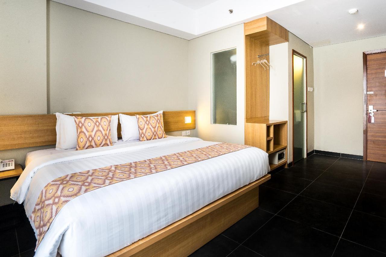 Maple Hotel Grogol Джакарта Екстер'єр фото