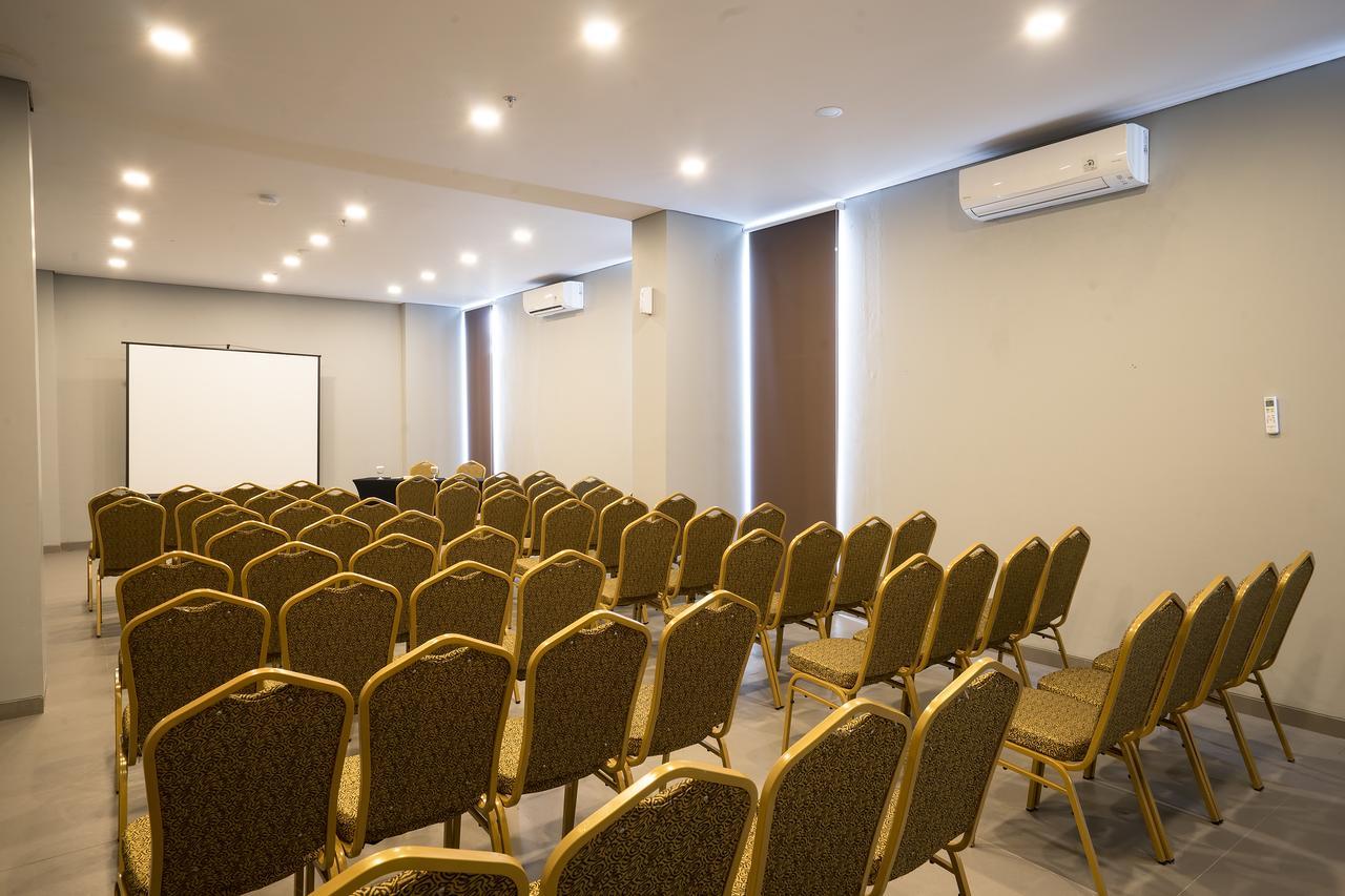 Maple Hotel Grogol Джакарта Екстер'єр фото