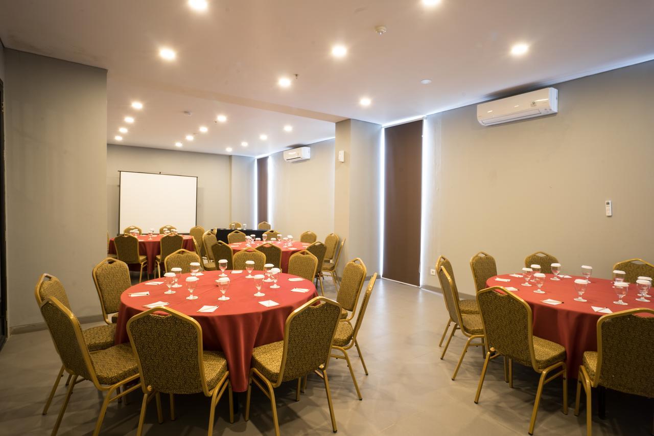 Maple Hotel Grogol Джакарта Екстер'єр фото