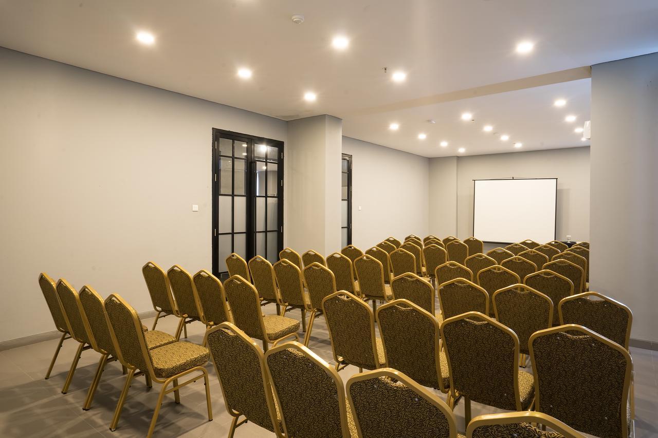 Maple Hotel Grogol Джакарта Екстер'єр фото